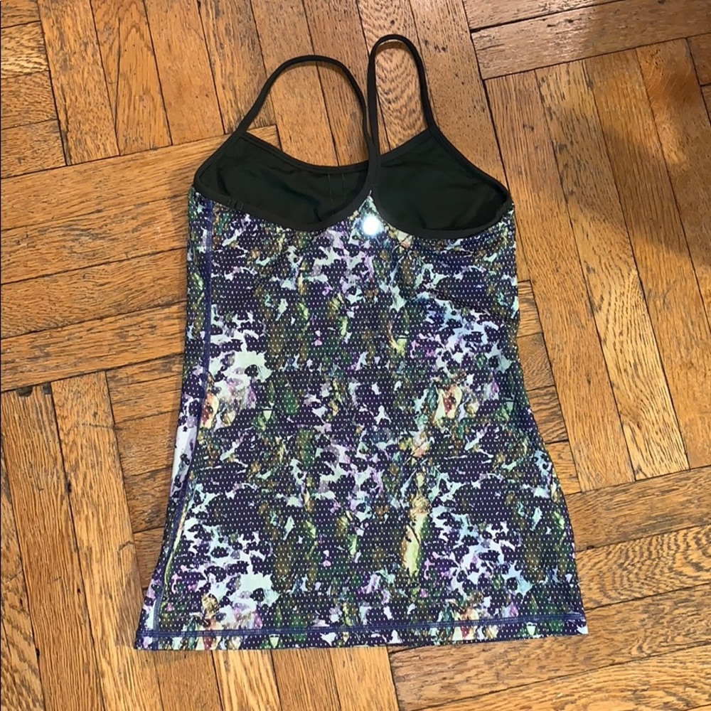 Women’s lulu Lemon work out top - Picture 2 of 2